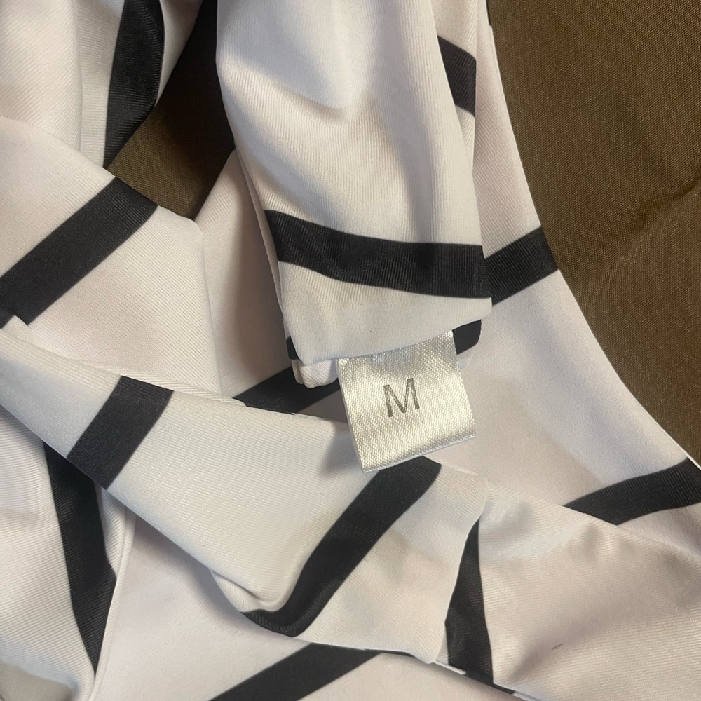 3 Bikinis - Size medium - Picture 4 of 5